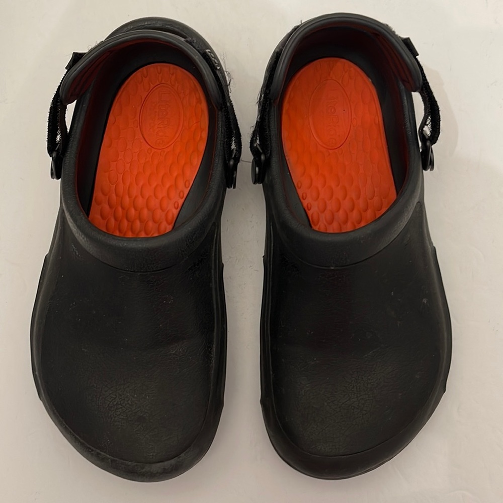 CROCS SANDAL WOMENS SIZE 8 MENS SIZE 6